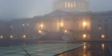 US Government Shutdown Looms: Federal Services at Risk - Cover Image